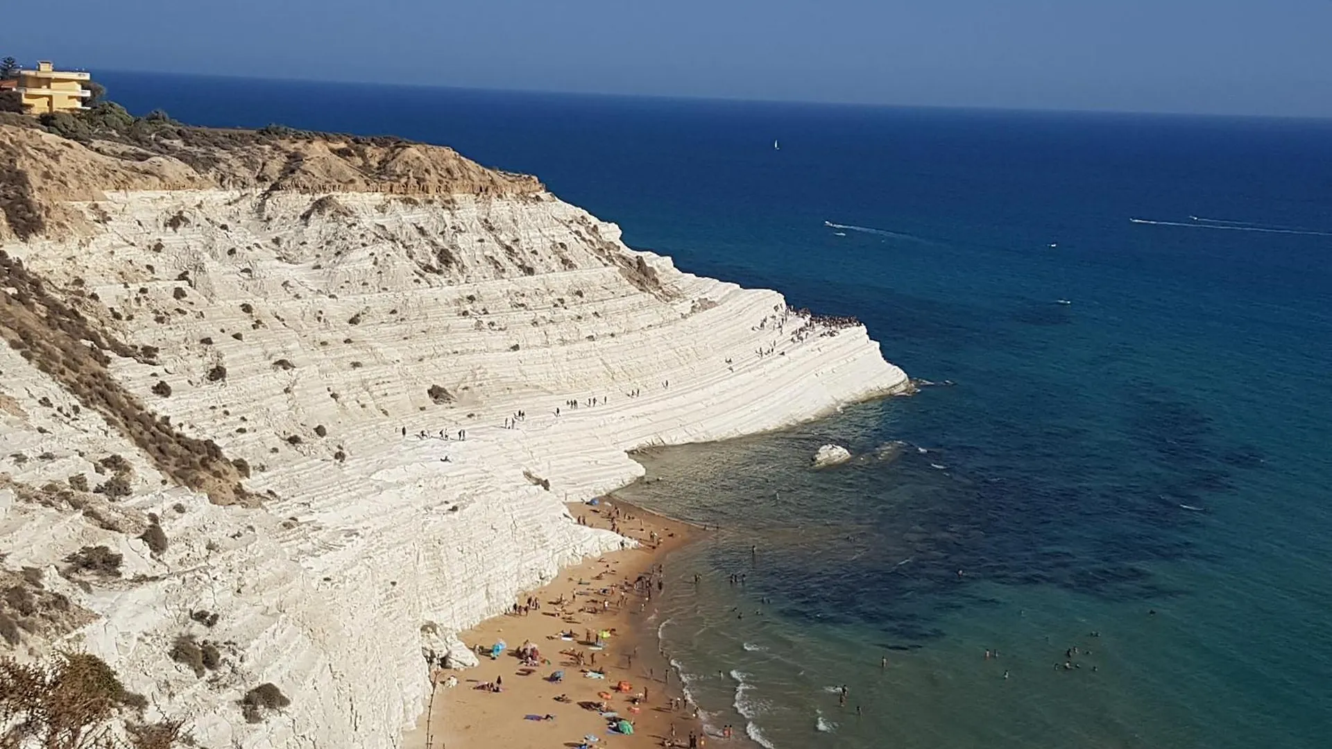 Lala Salama San Leone