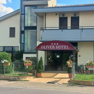 https://oliver-anghiari.it-tuscanyhotel.com
